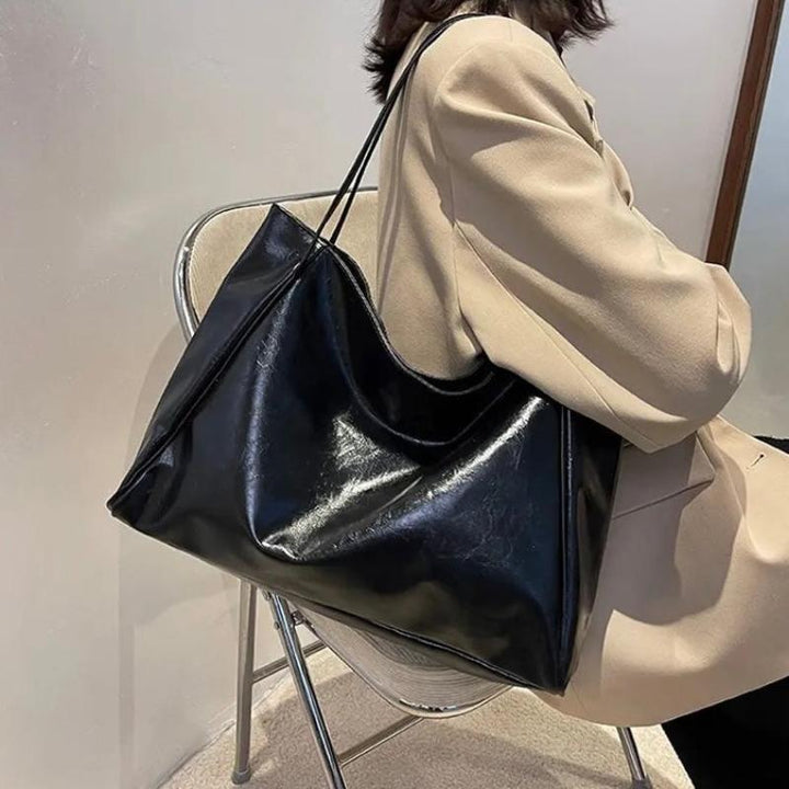 VALENTINA | BORSA HOBO ELEGANTE DAL DESIGN MODERNO