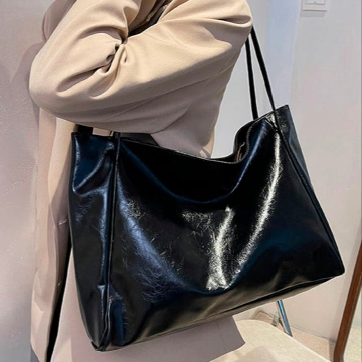 VALENTINA | BORSA HOBO ELEGANTE DAL DESIGN MODERNO