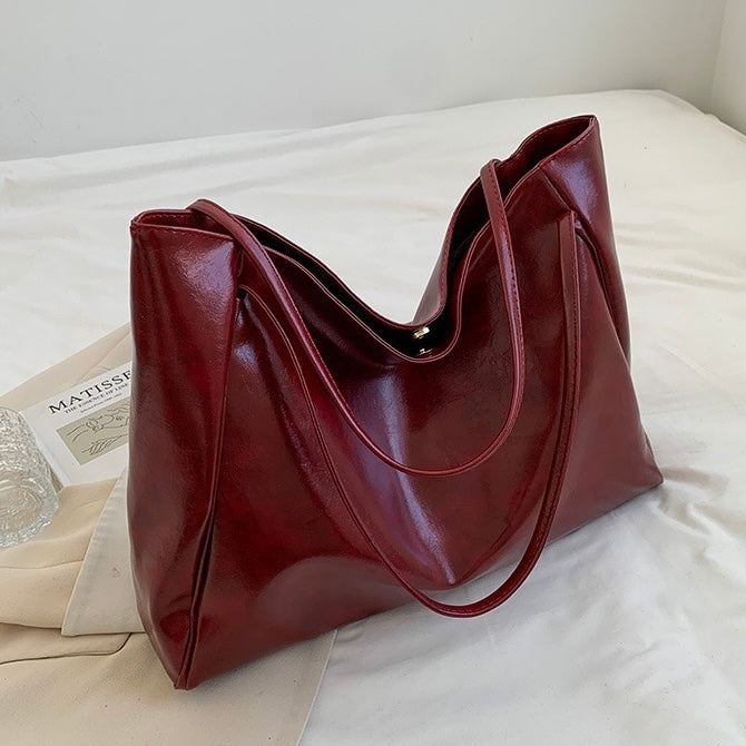 VALENTINA | BORSA HOBO ELEGANTE DAL DESIGN MODERNO
