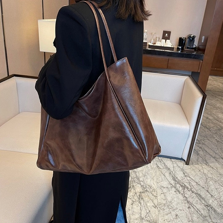 VALENTINA | BORSA HOBO ELEGANTE DAL DESIGN MODERNO