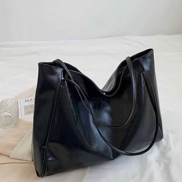 VALENTINA | BORSA HOBO ELEGANTE DAL DESIGN MODERNO