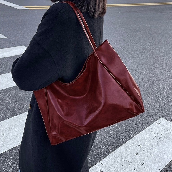 VALENTINA | BORSA HOBO ELEGANTE DAL DESIGN MODERNO