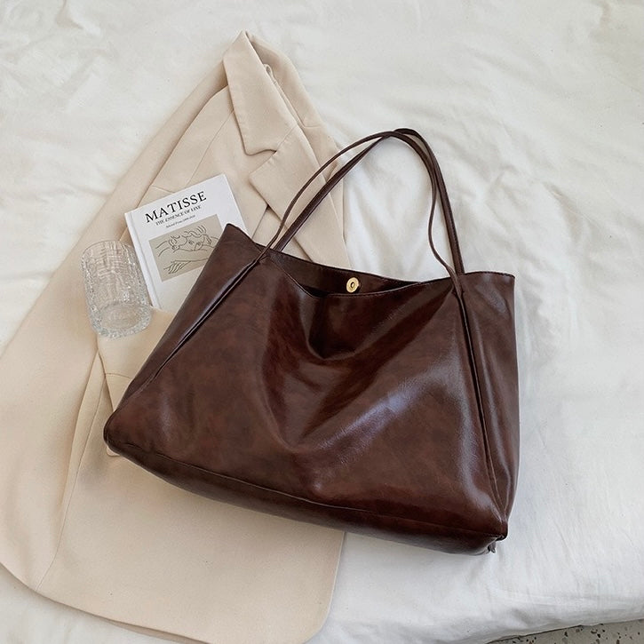 VALENTINA | BORSA HOBO ELEGANTE DAL DESIGN MODERNO