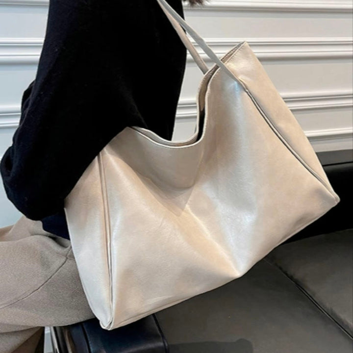 VALENTINA | BORSA HOBO ELEGANTE DAL DESIGN MODERNO