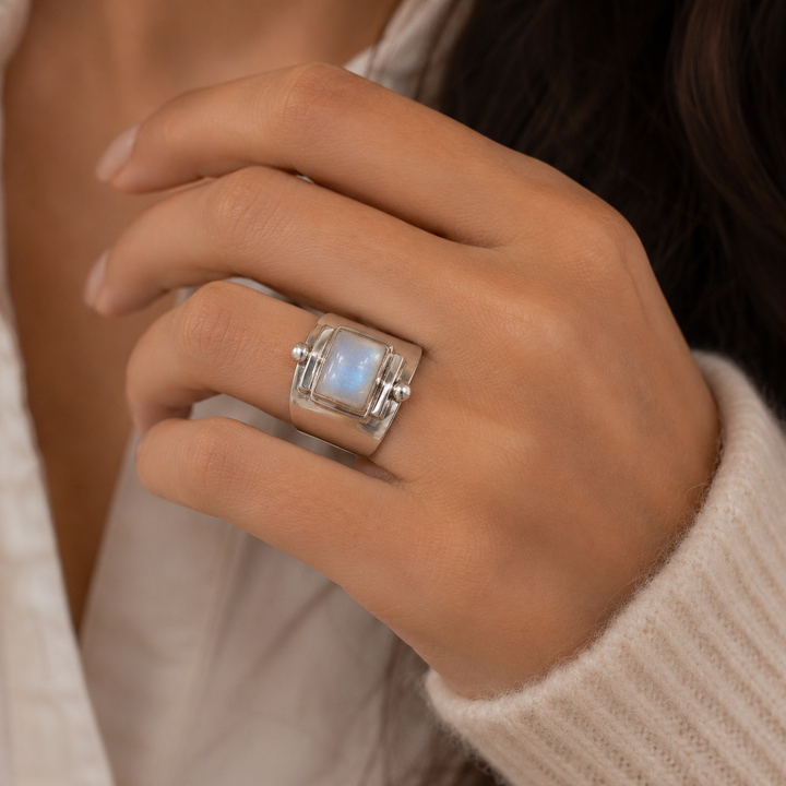 ELARA | ANELLO CON PIETRA LUMINOSA