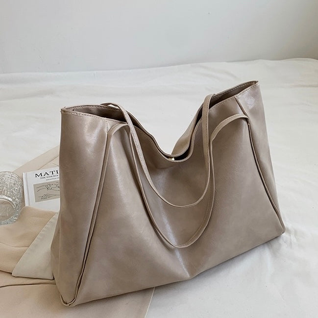 VALENTINA | BORSA HOBO ELEGANTE DAL DESIGN MODERNO