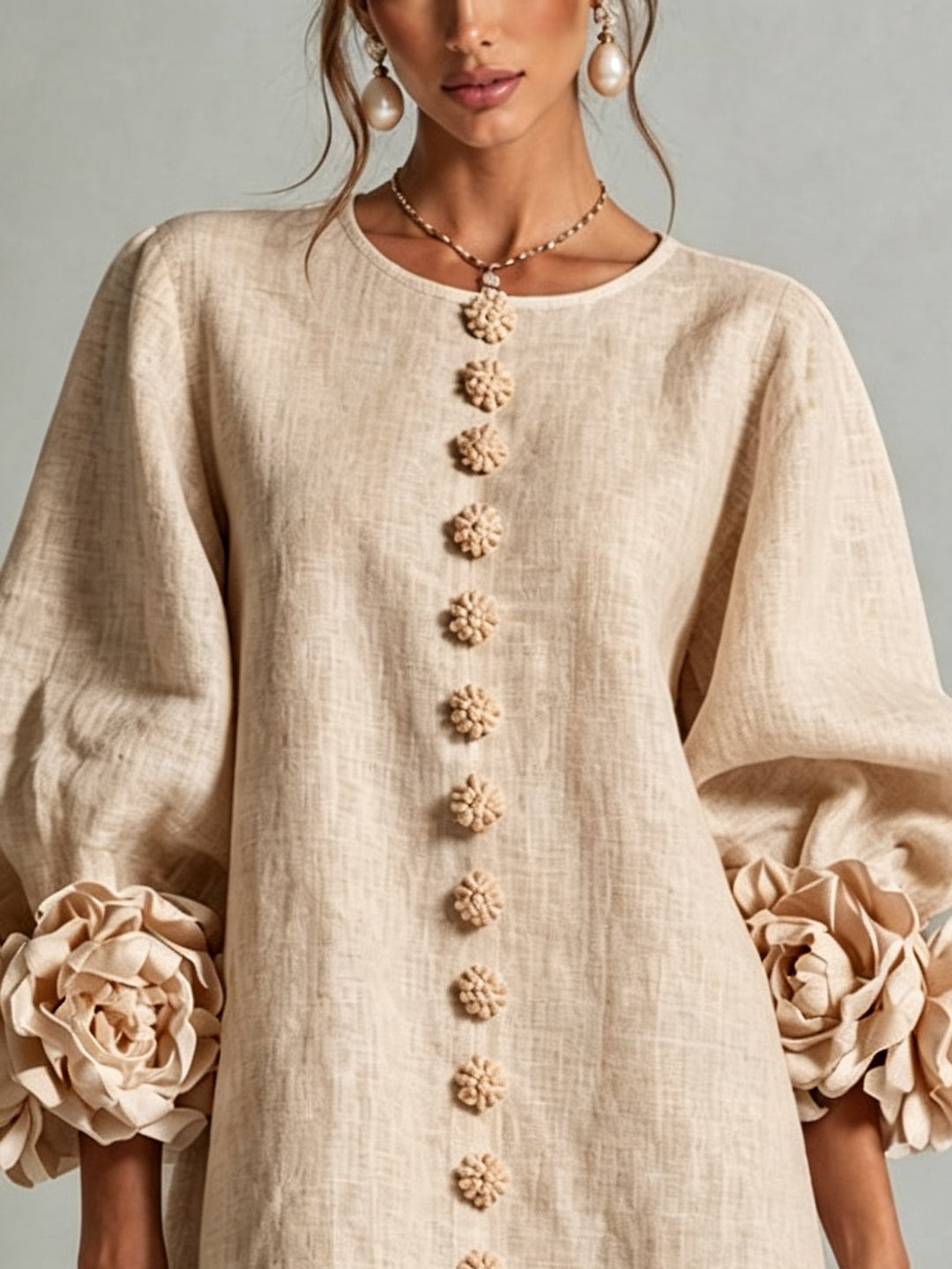 Beatrice | Abito Mini Beige con Rose 3D ai Polsini
