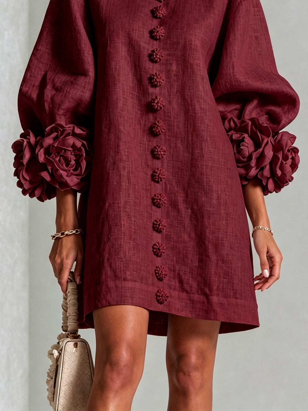Ornella | Abito Mini Bordeaux con Rose 3D ai Polsini