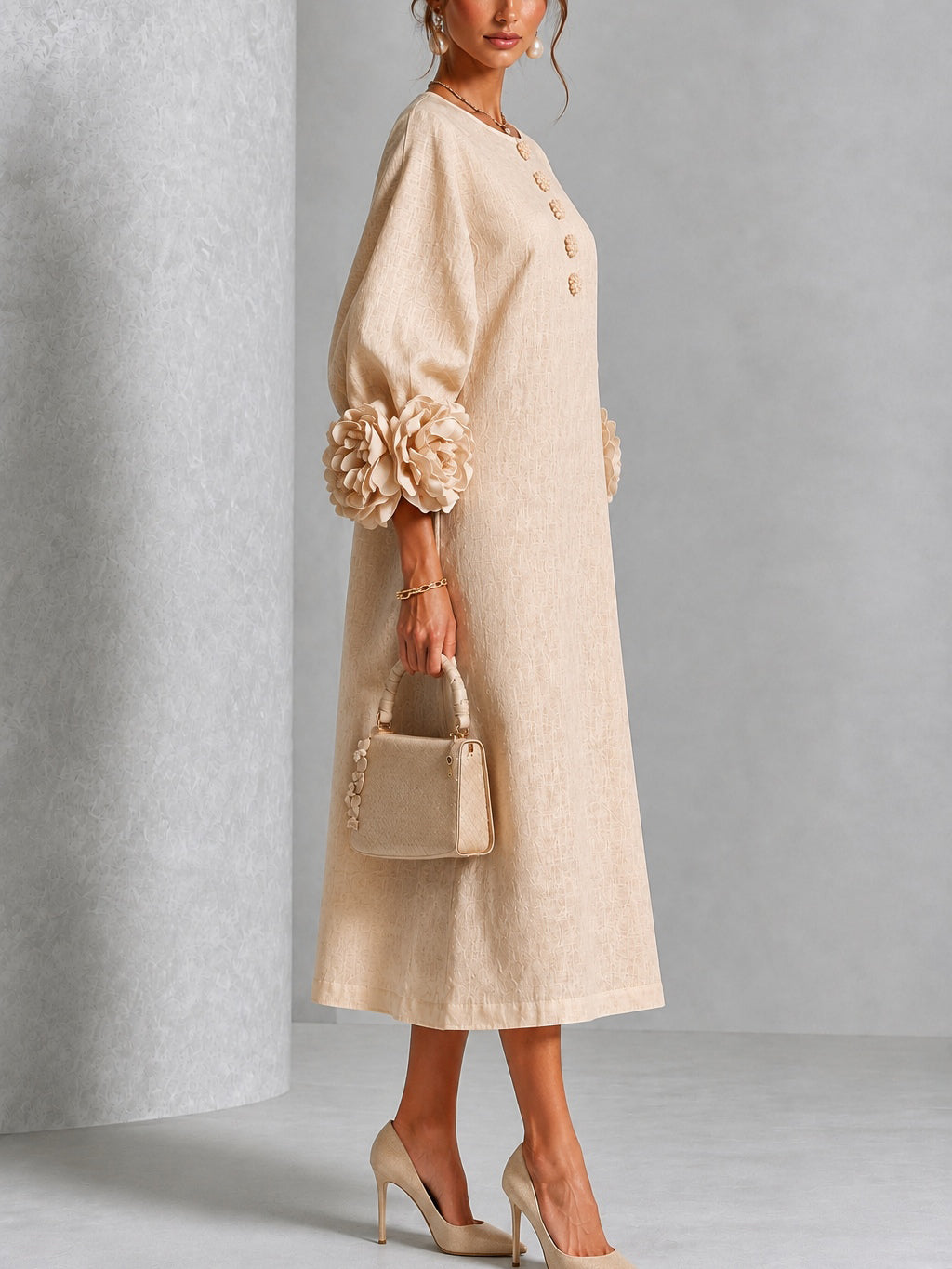 Adele | Abito Midi Beige Sabbia con Applicazioni Floreali