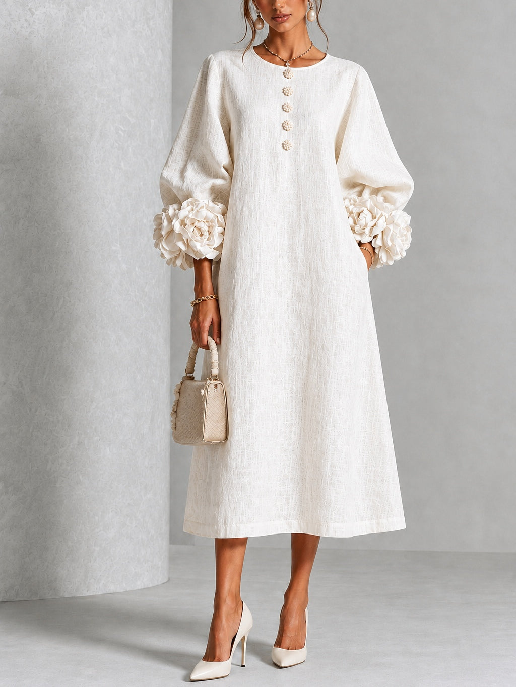 Celeste | Abito Midi Bianco con Rose 3D ai Polsini