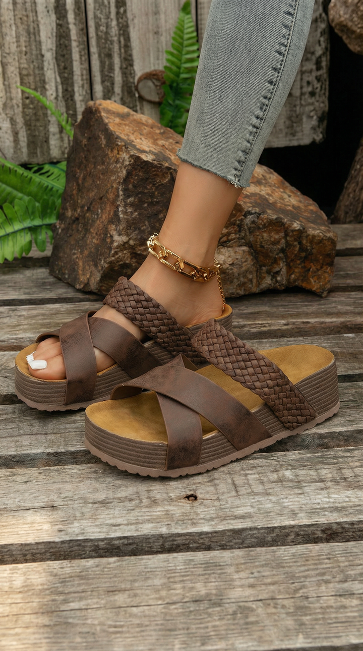 NAYA | SANDALI BOHO CHIC CON FASCE INTRECCIATE