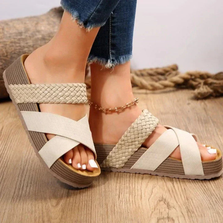 NAYA | SANDALI BOHO CHIC CON FASCE INTRECCIATE