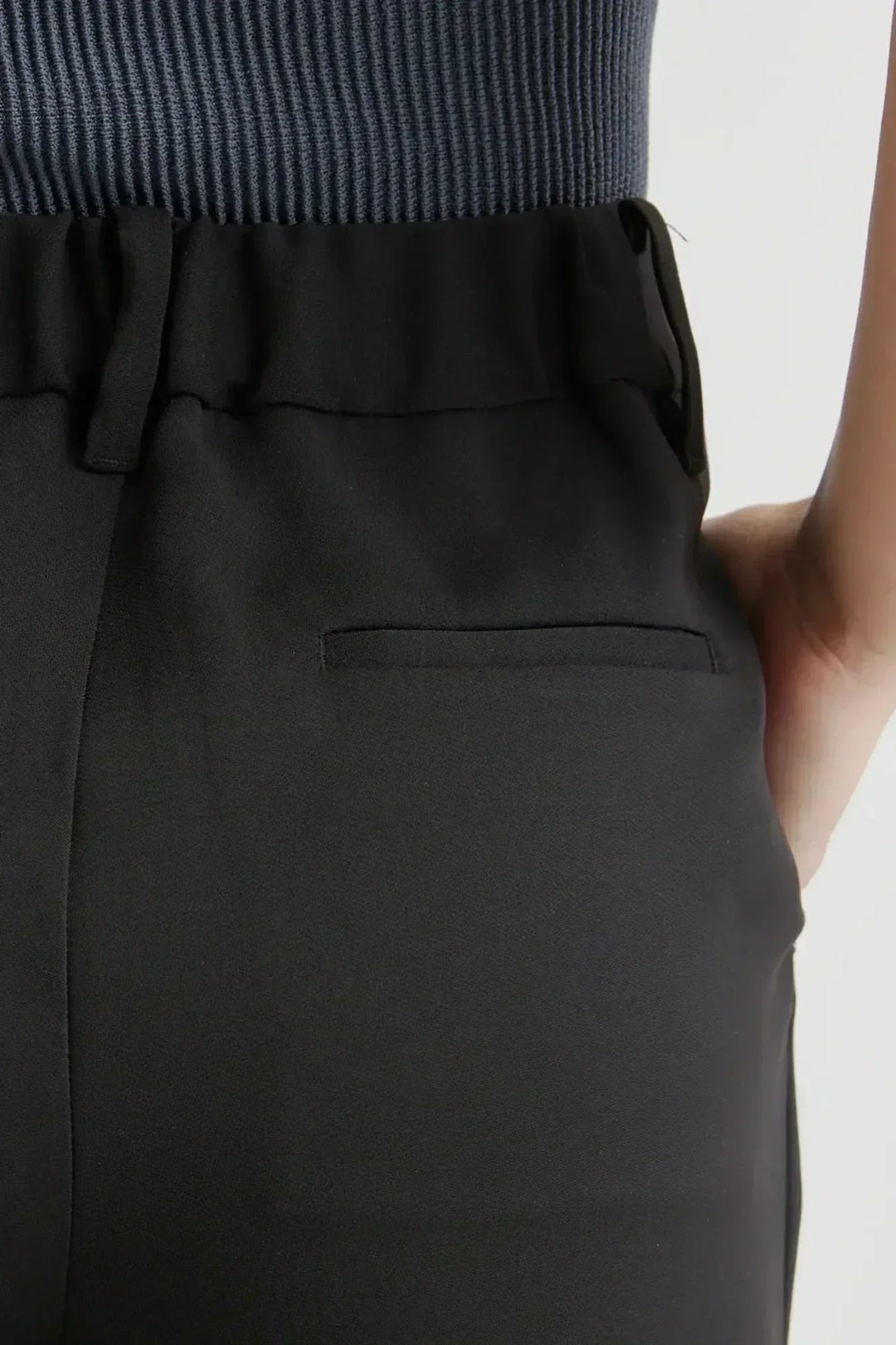VALENTINA | PANTALONI ELEGANTI A VITA ALTA CON PIEGHE